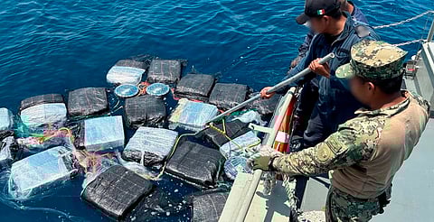Cae embarcación con casi una tonelada de droga en costas de Chiapas; hay seis detenidos