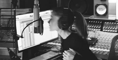 ¡Es oficial! Ariana Grande revela ‘Petal’ y fecha de estreno