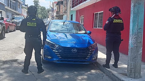 Hallan auto robado estacionado en calle de Morelia; estaba en la Buena Vista