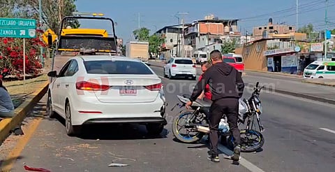Motociclista resulta lesionado tras choque en el libramiento de Morelia