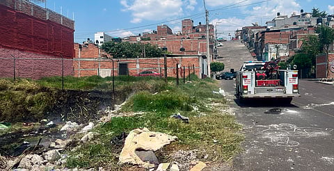 Atienden incendio en lote baldío de Morelia; no hubo riesgos mayores