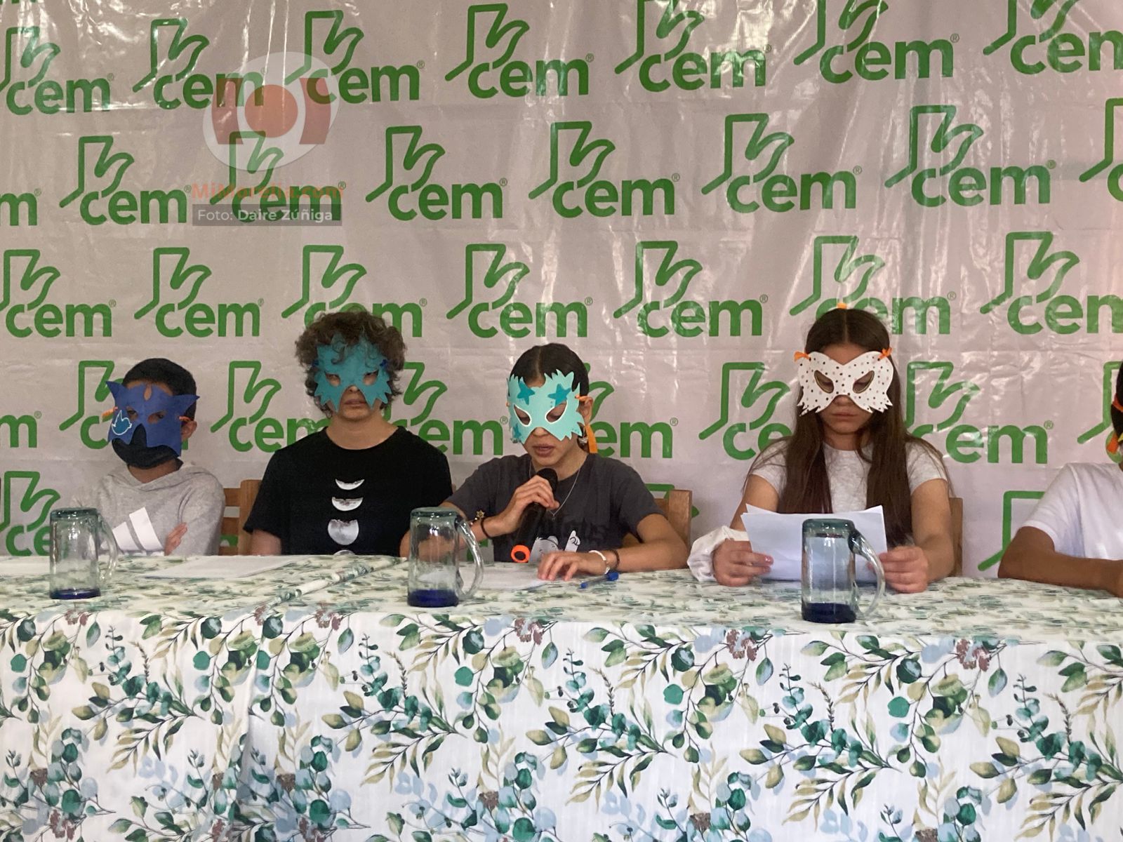 Estudiantes de secundaria se pronuncian contra violencia en escuelas de Michoacán
