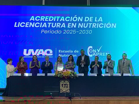 UVAQ recibe acreditación de calidad nacional en su Licenciatura en Nutrición