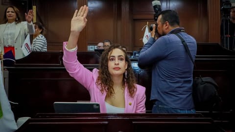 Propone Sandra Arreola apoyo prioritario para huérfanos por violencia en Michoacán