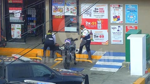 Detienen a persona armada tras reporte en OXXO de Morelia