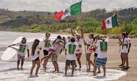Surf mexicano clasifica a Centroamericanos 2026 tras brillar en Panamá 🌊