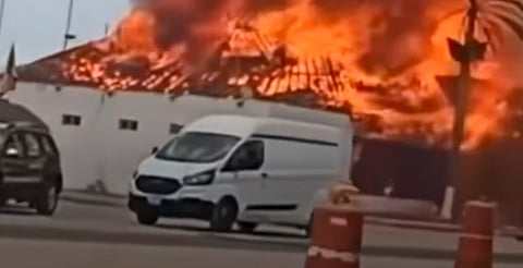 Devastador incendio consume el parador turístico de Halachó, Yucatán 