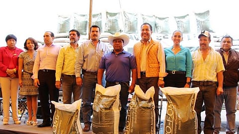 Entrega Carlos Herrera Biofertilizante Orgánico a 1200 productores del campo