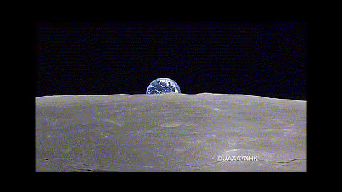 Impresionante video muestra como se ve la salida de la Tierra desde la superficie lunar.