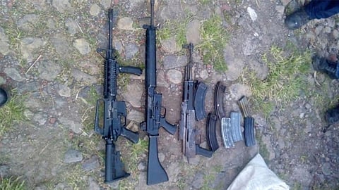 En su huida, los agresores abandonaron una camioneta y el armamento (Foto: SSP)