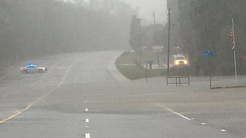 La tormenta ha generado inundaciones y cortes de luz en varias localidades (Foto Twitter: @FayettevillePD)