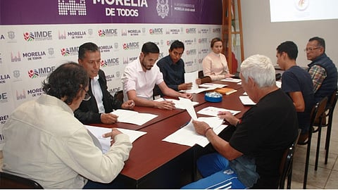 El premio está conformado por una estatuilla y un reconocimiento