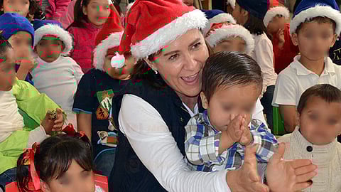 Los menores pasaron una tarde de diversión donde rompieron piñatas