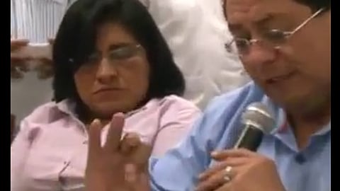 Video: Diputada de Tabasco se queda dormida durante sesión, la apodan #LadyDurmiente