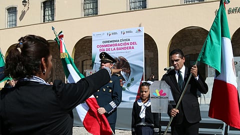 Aureoles Conejo durante la celebración del Día de la Bandera (Foto: ACG)