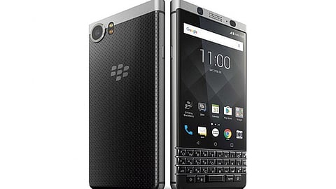 La firma presentó en Barcelona un celular Android para sus seguidores (Foto: @elcamionerogeek)