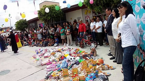 Entrega CMIC Michoacán juguetes a niños de bajos recursos