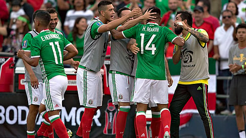 México derrotó a El Salvador en su debut