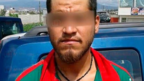 Manejaba una furgoneta Dodge Ram, modelo 1999, color blanco