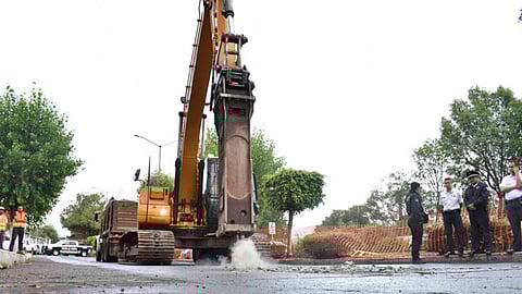 Esta mañana se dio el banderazo de arranque de la obra de sustitución de pavimento (Foto: ACG)