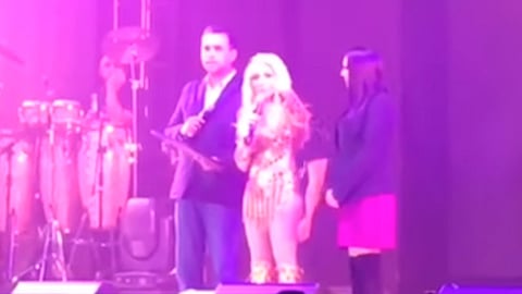 "Es mi show, es mi escenario, aquí no tiene nada que ver el gobierno conmigo, edúquense", dijo (Fotograma: YouTube)