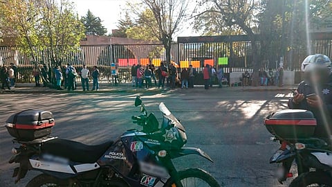 Trabajadores del Instituto de Capacitación para el Trabajo del Estado de Michoacán exigen pagos (Foto: Cortesía)