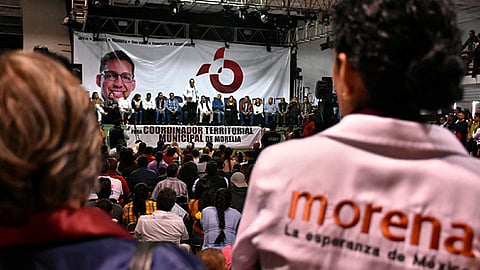 Avilés Becerril entregó a la dirigencia estatal un documento con 500 firmas que respaldan la candidatura de Osvaldo Ruiz (Foto: ACG)