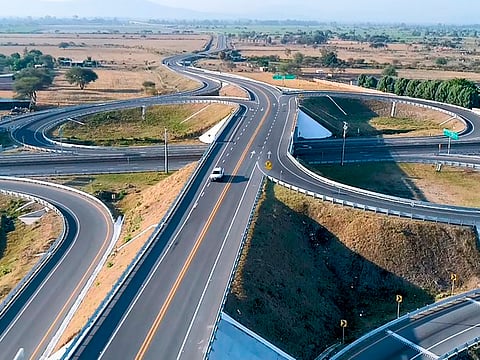 Entrega Enrique Peña Nieto infraestructura carretera en Michoacán
