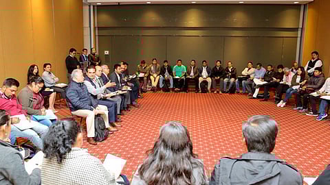 "Hemos avanzado esta noche en la búsqueda de soluciones de fondo a la educación en Michoacán" (Foto: @Silvano_A)