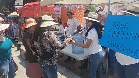 Ciudadanos Michoacanos participa en Carácuaro con punto de hidratación