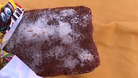 Algunos internautas afirman haber adquirido el dulce en malas condiciones (Foto: @ernestro29)