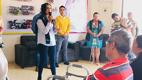Hizo entrega de becas a estudiantes de Pátzcuaro (Foto Cortesía)