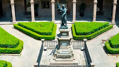 Cárdenas Navarro insistió en que la reforma no perjudica a los jubilados (Foto Facebook: vUniversidad Michoacana de San Nicolás de Hidalgo)