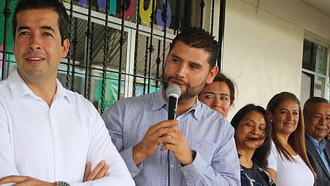 El diputado asistió al arranque del ciclo escolar en Tuxpan (Foto Cortesía)
 