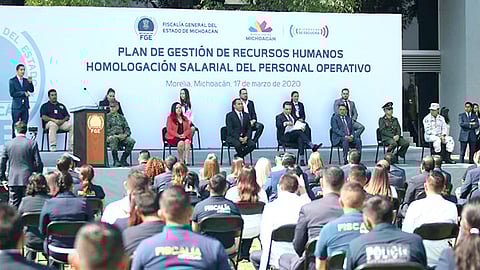 Los diputados presenciaron el arranque del “Plan de Gestión de Recursos Humanos Homologación Salarial del Personal Operativo" (Foto Cortesía) 