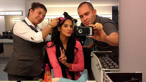 El maquillista asegura que jamás recibió un peso como pago por su trabajo (Foto Facebook: La reina del avispero)