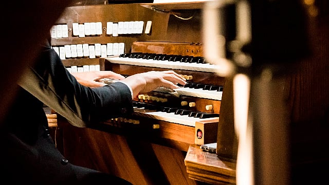 Organista de la Capilla Sixtina, Fernando de la Mora y la OSIDEM, entre