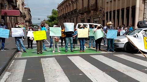 Entre las reclamaciones están el pago de becas, viáticos, aparatos ortopédicos, ayuda sindical y mantenimiento a las instalaciones y vehículos del sindicato (Foto: Guadalupe Martínez)