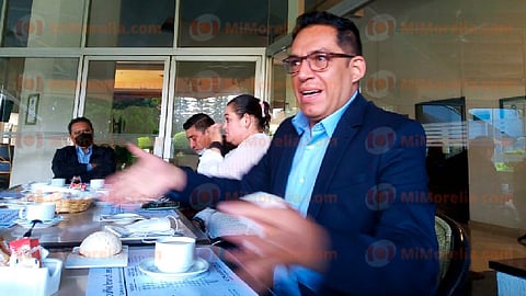 Ruiz reconoció el trabajo de Raúl Morón Orozco en materia de saneamiento financiero (Foto: Fátima Miranda)