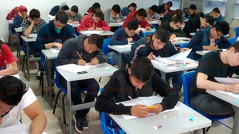 La finalidad es incentivar a jóvenes de escasos recursos a que continúen con su preparación académica (Foto: Guadalupe Martínez) 