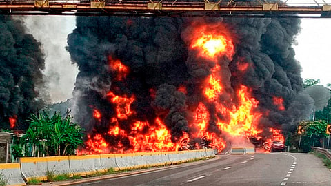 Al lugar acudieron elementos de Protección Civil para atender el siniestro (Foto: @adan_augusto)