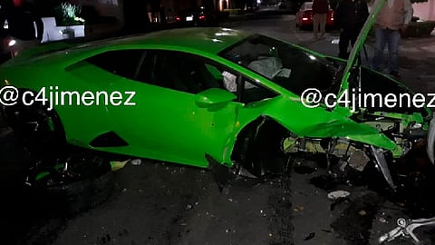 El hombre abordó la camioneta de sus escoltas y se retiró del lugar (Foto Twitter: @c4jimenez)