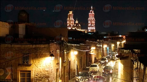 A días de que entre la primavera, lluvia cae en Morelia