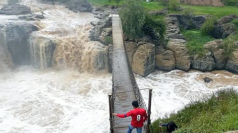 En la cascada puedes practicar actividades como el rapel (Foto: Michoacán Celebra la Vida)