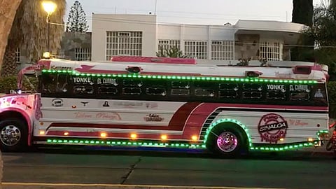 El vehículo pertenece a un chofer originario de Los Mochis de nombre Antonio Rosas (Foto: captura)