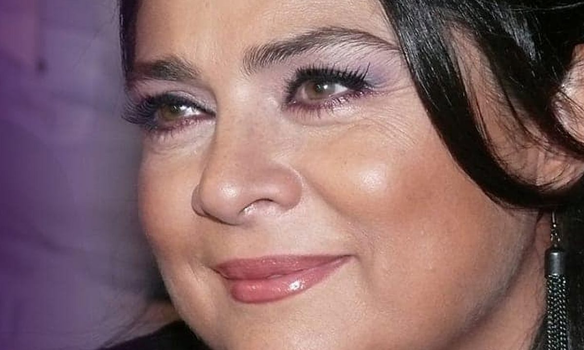 Victoria Ruffo se viste de luto