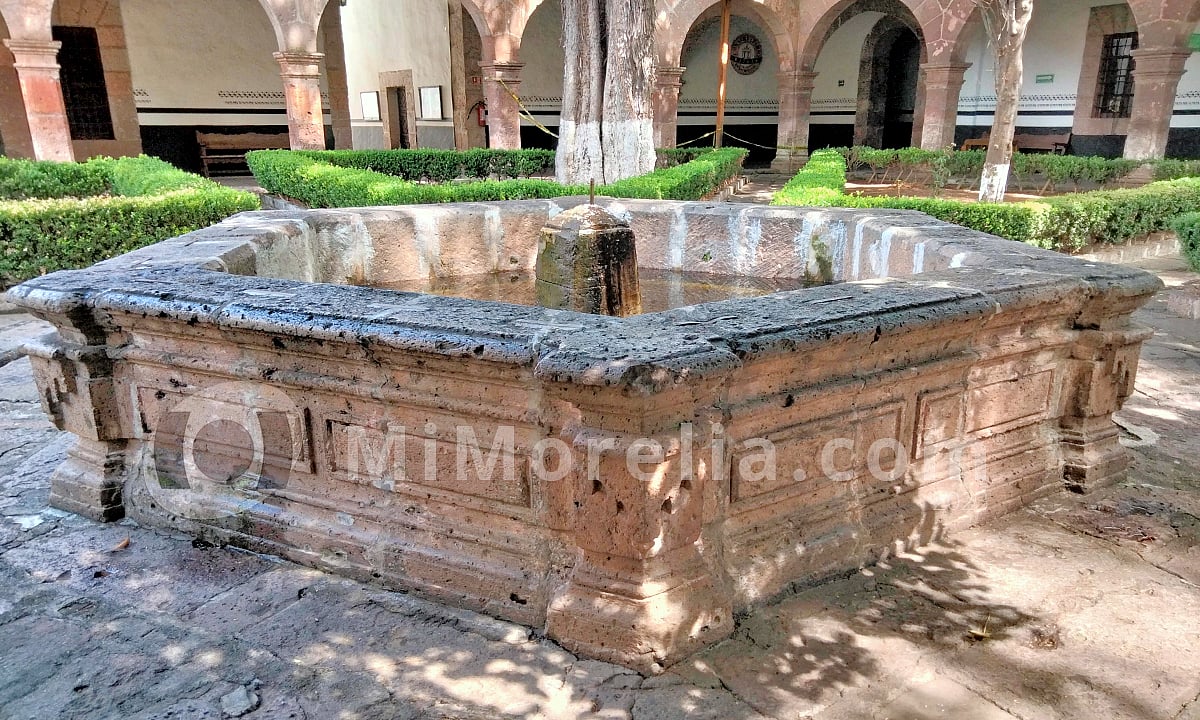 El perro de piedra la leyenda del lomito guardián de Las Rosas