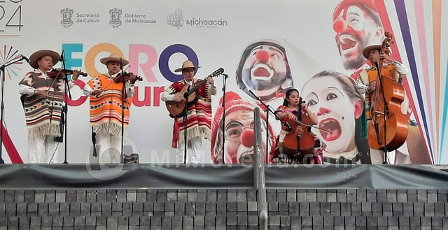 Grupo Erandi se presentó en el escenario del Foro Cultural del FMO