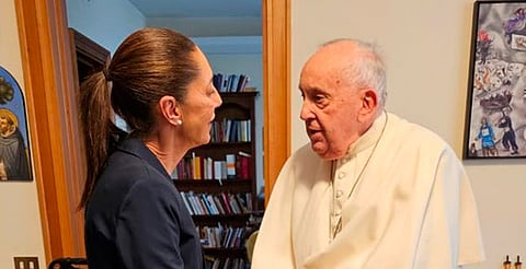 Sheinbaum muestra su apoyo al Papa Francisco en momentos de recuperación
