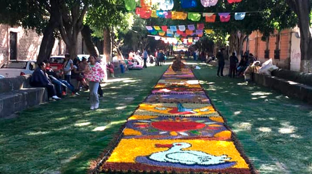 Vuelven los tapetes florales de Patamban a Morelia